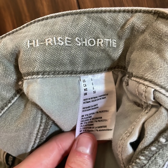 Shorts - Picture 2 of 3